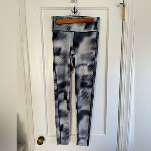Pattern chaturanga tights in small tall